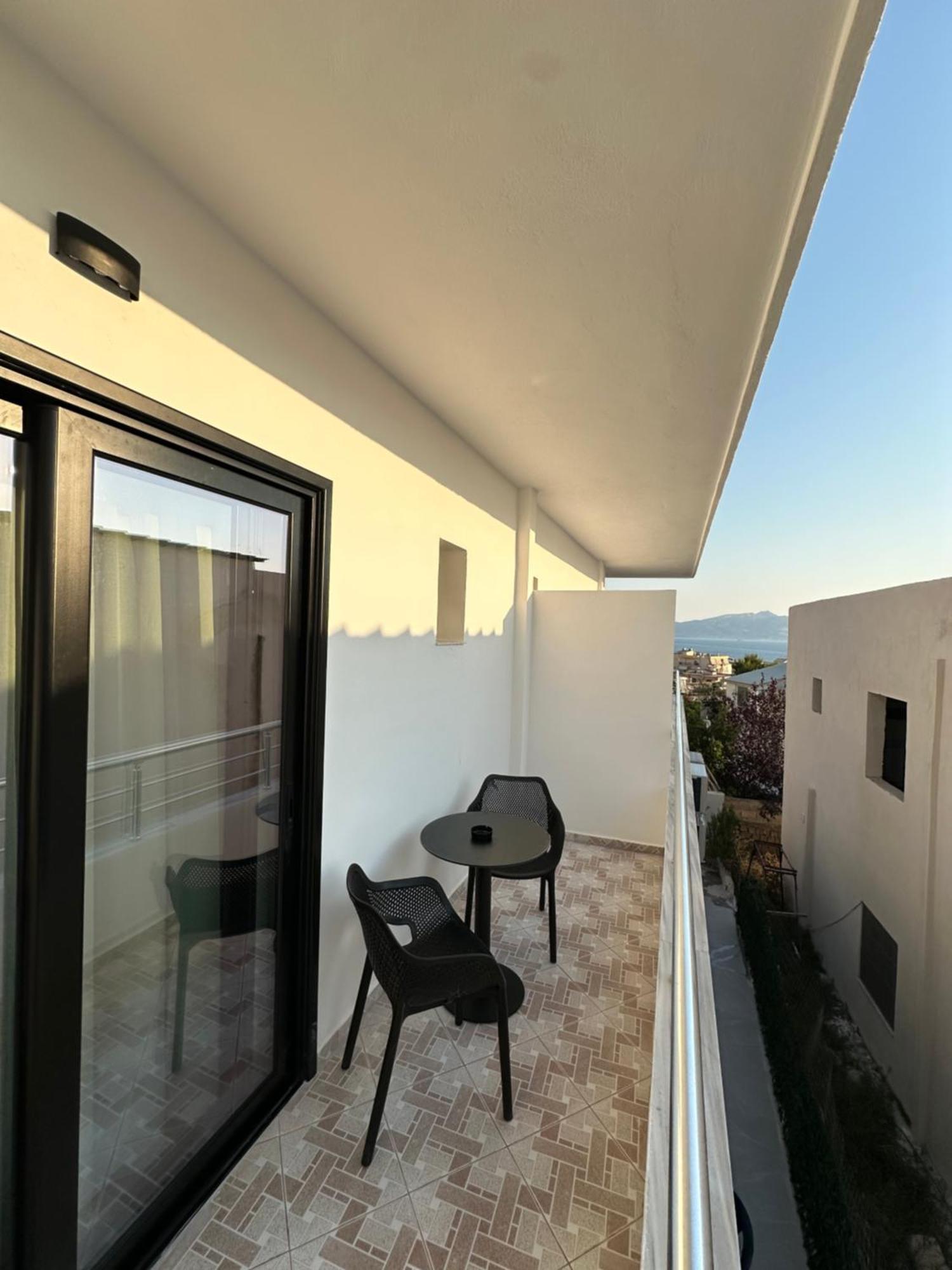 Io'S Apartments Sarande Exterior photo