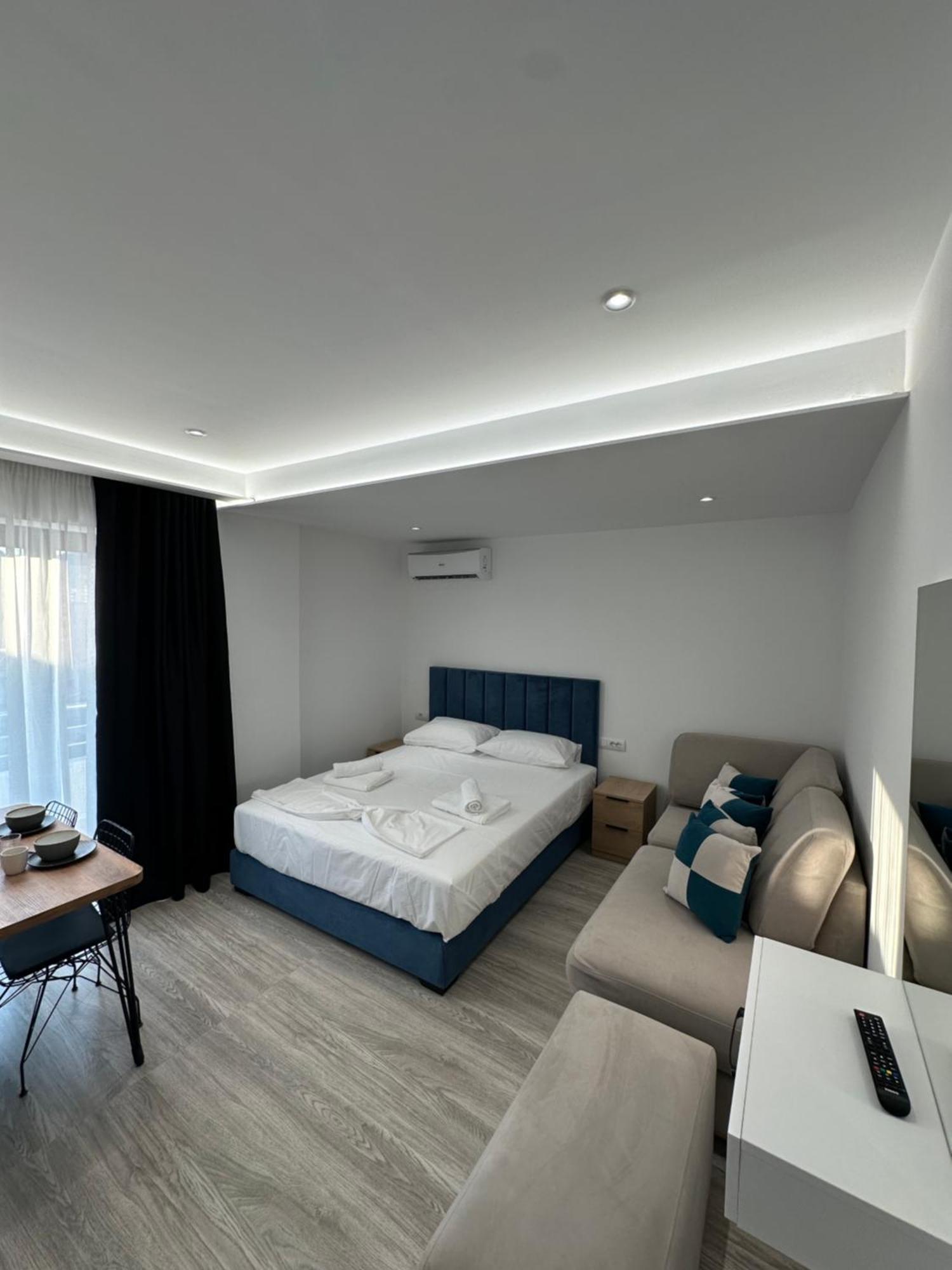 Io'S Apartments Sarande Exterior photo