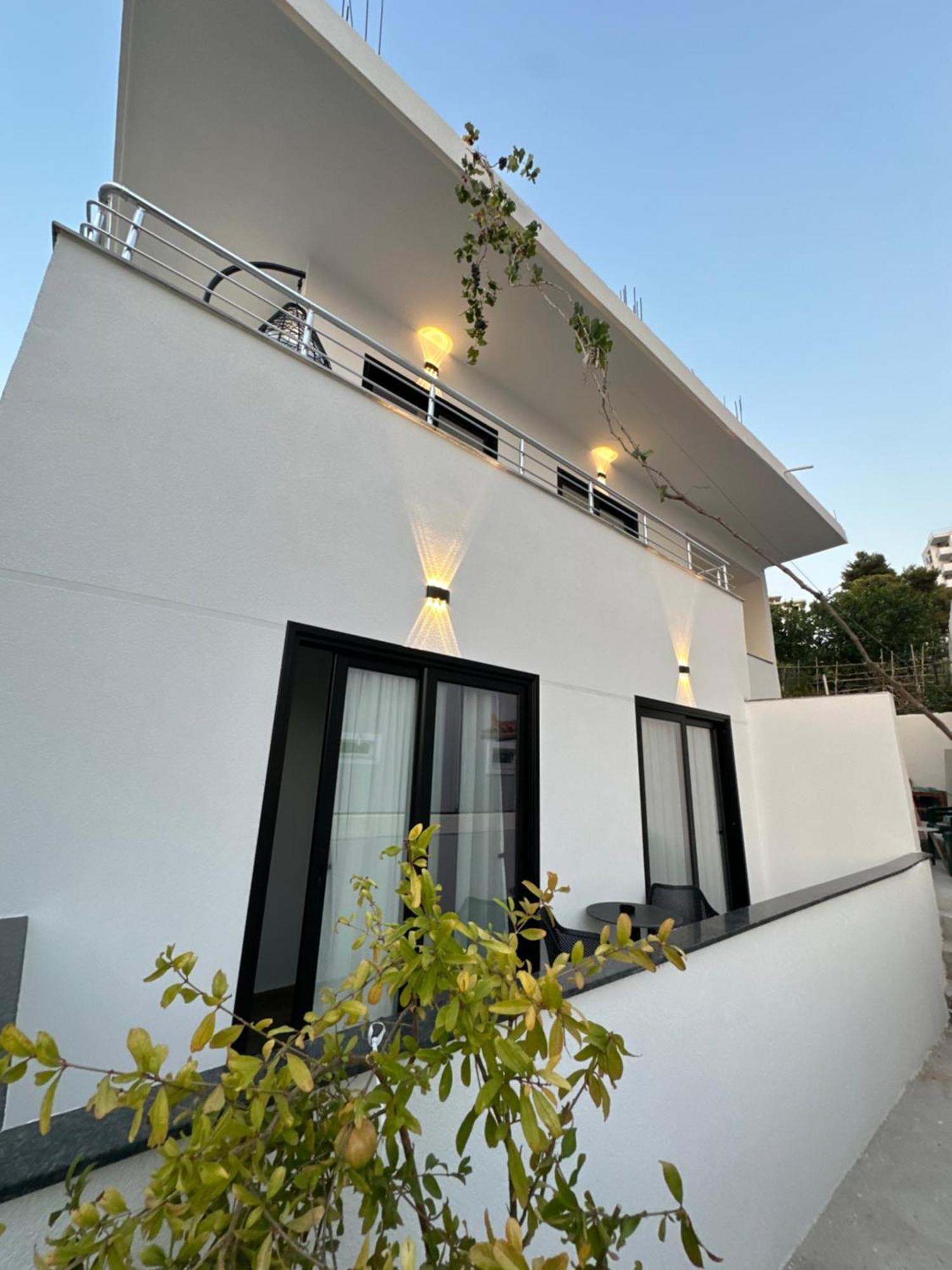 Io'S Apartments Sarande Exterior photo
