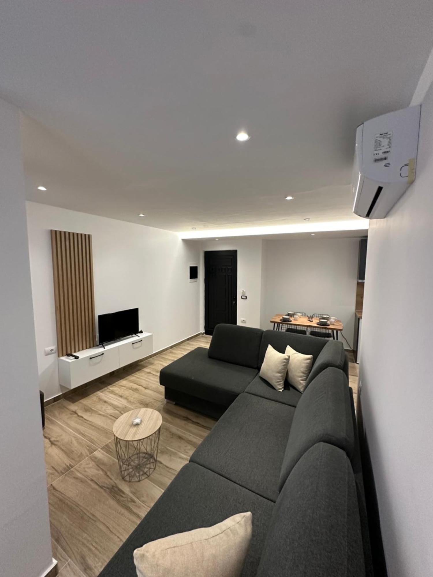 Io'S Apartments Sarande Exterior photo