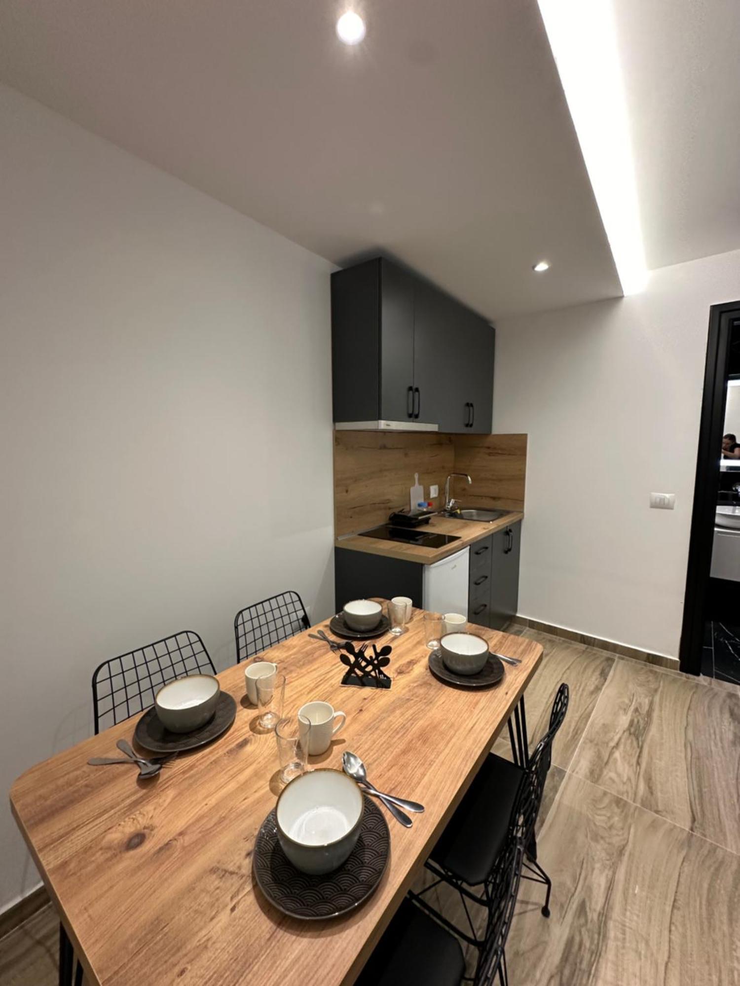 Io'S Apartments Sarande Exterior photo