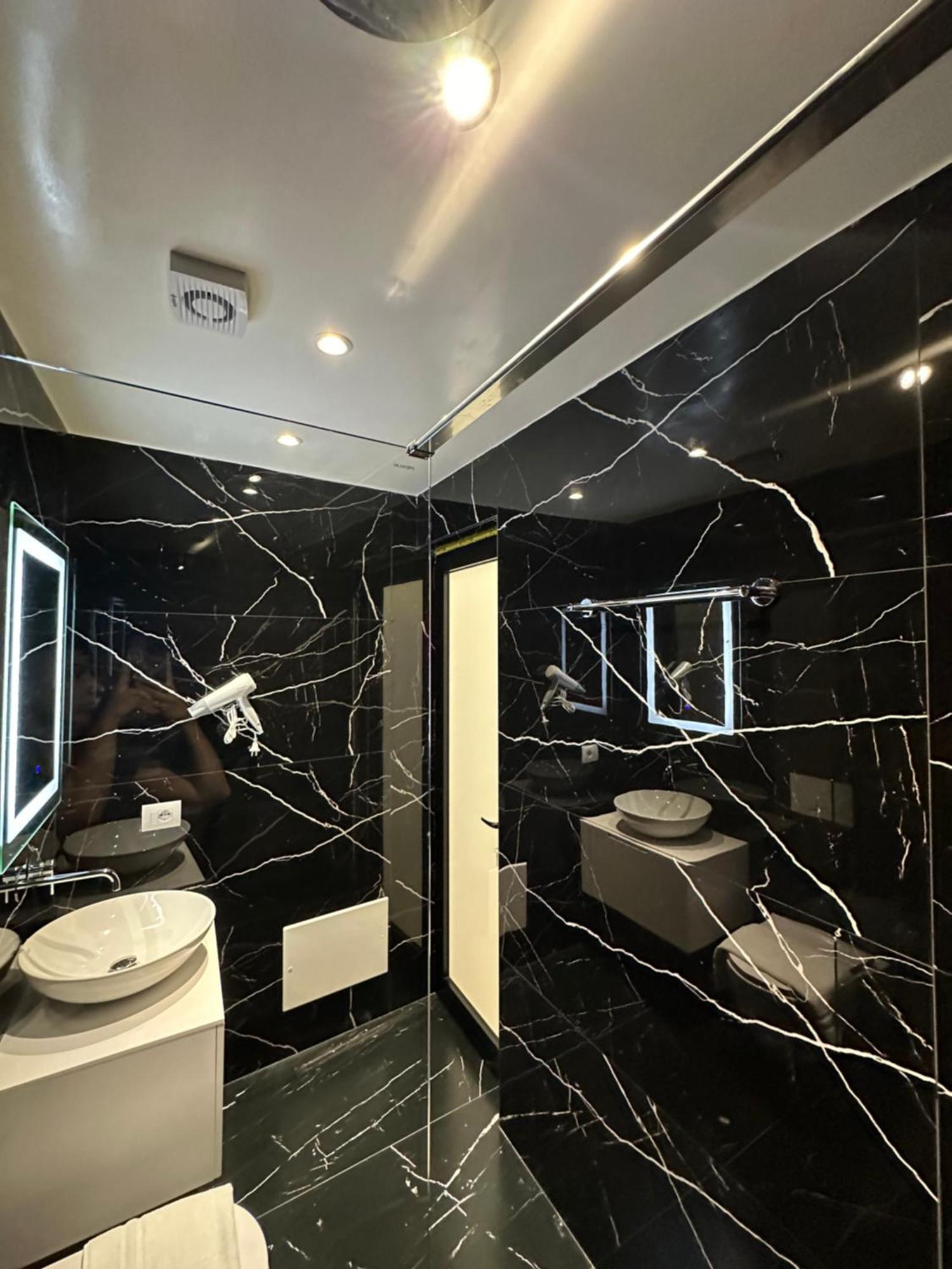 Io'S Apartments Sarande Exterior photo