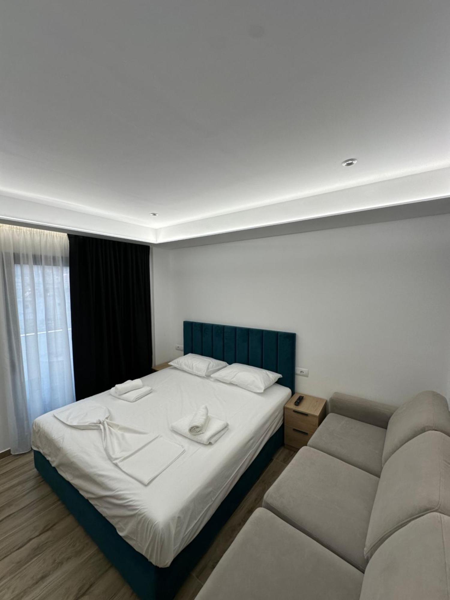 Io'S Apartments Sarande Exterior photo