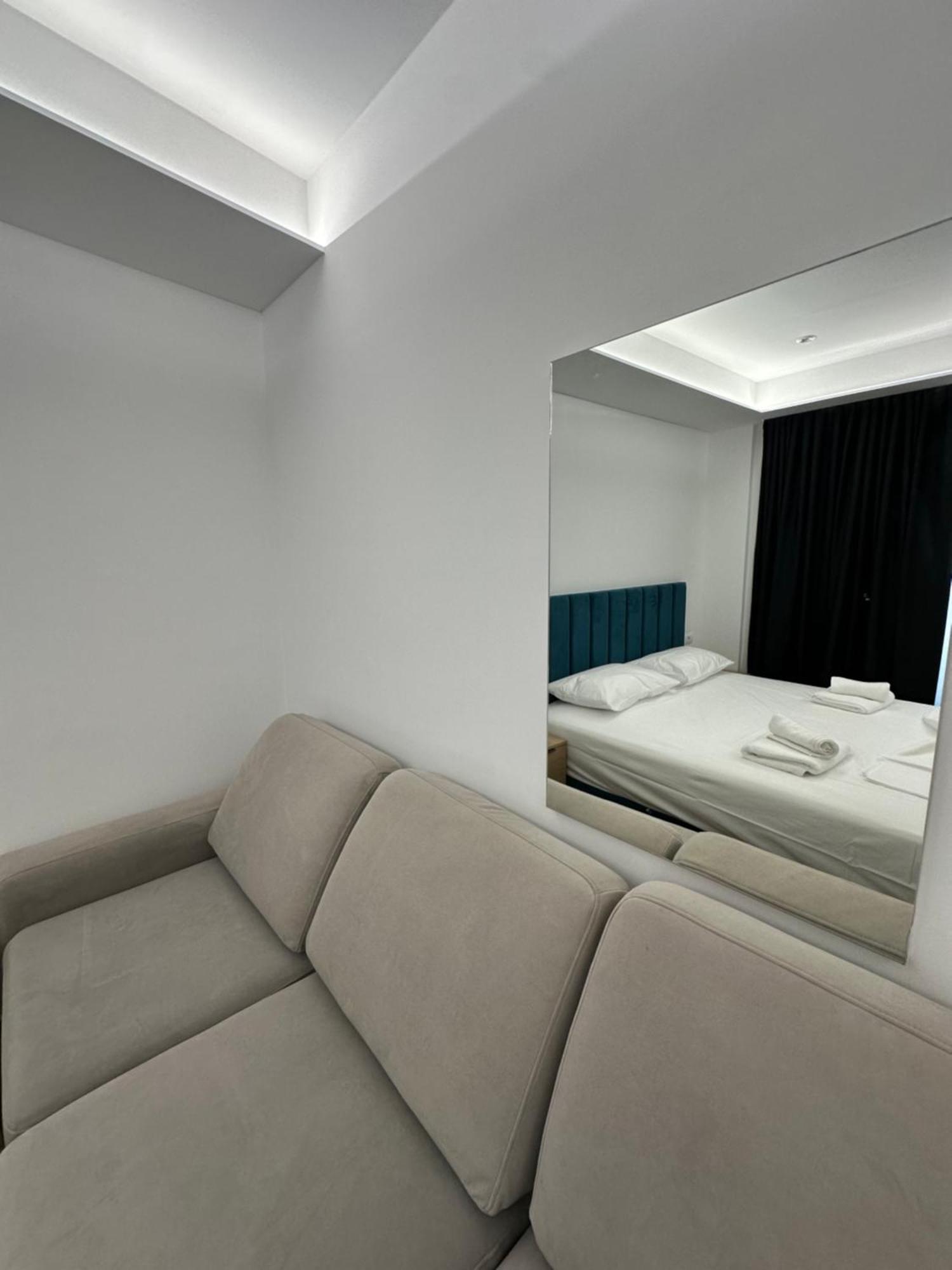 Io'S Apartments Sarande Exterior photo