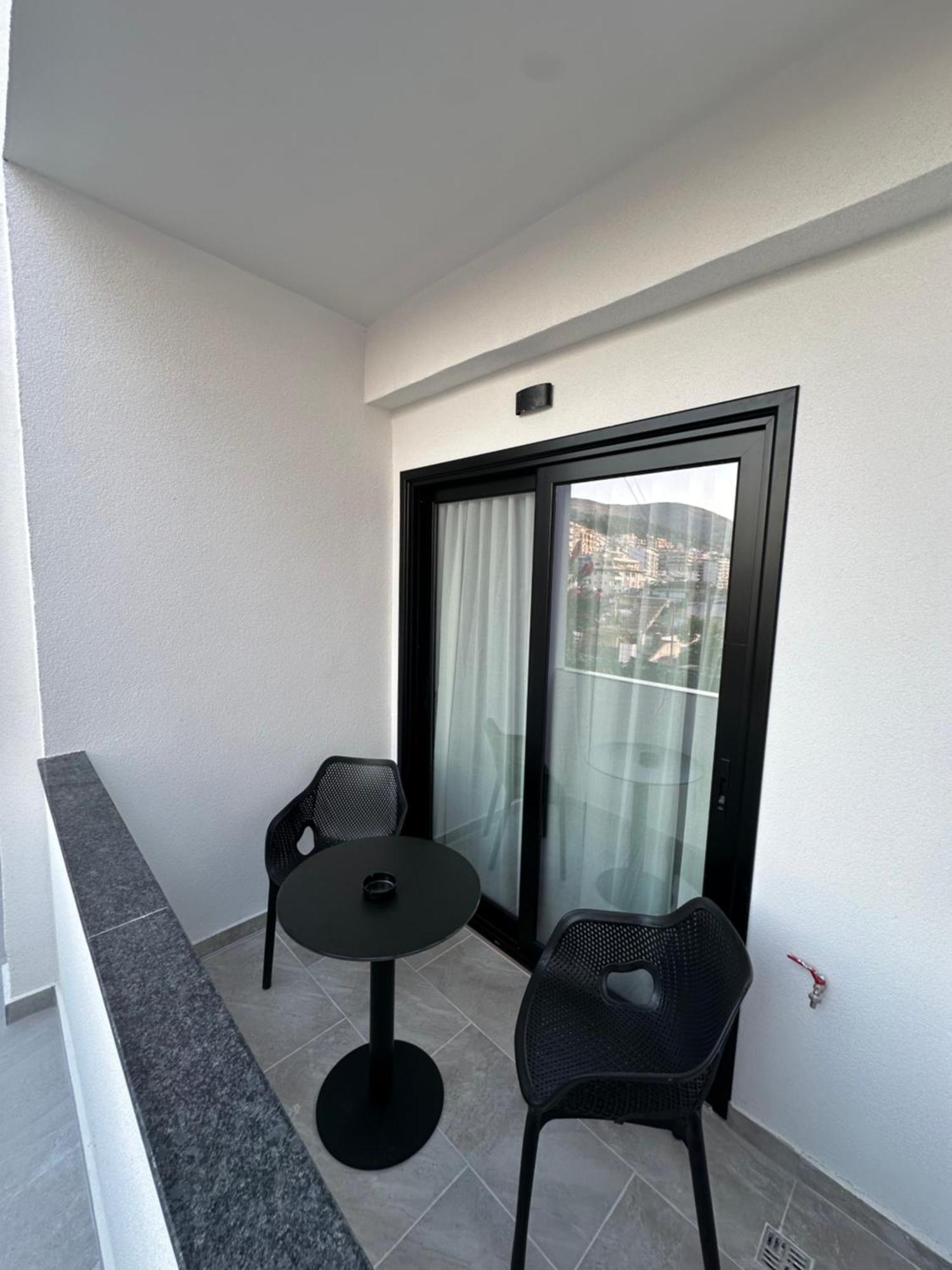 Io'S Apartments Sarande Exterior photo