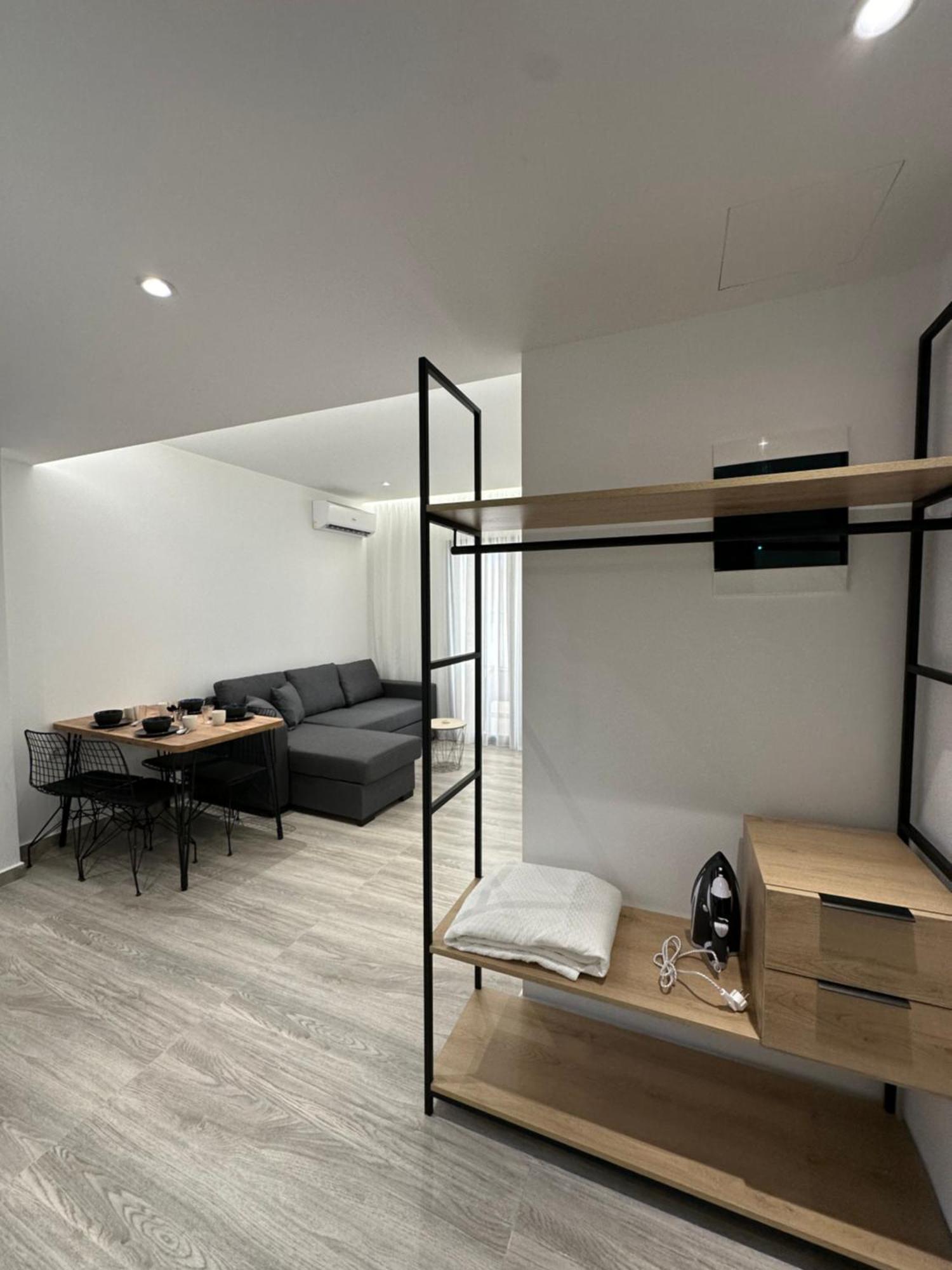 Io'S Apartments Sarande Exterior photo