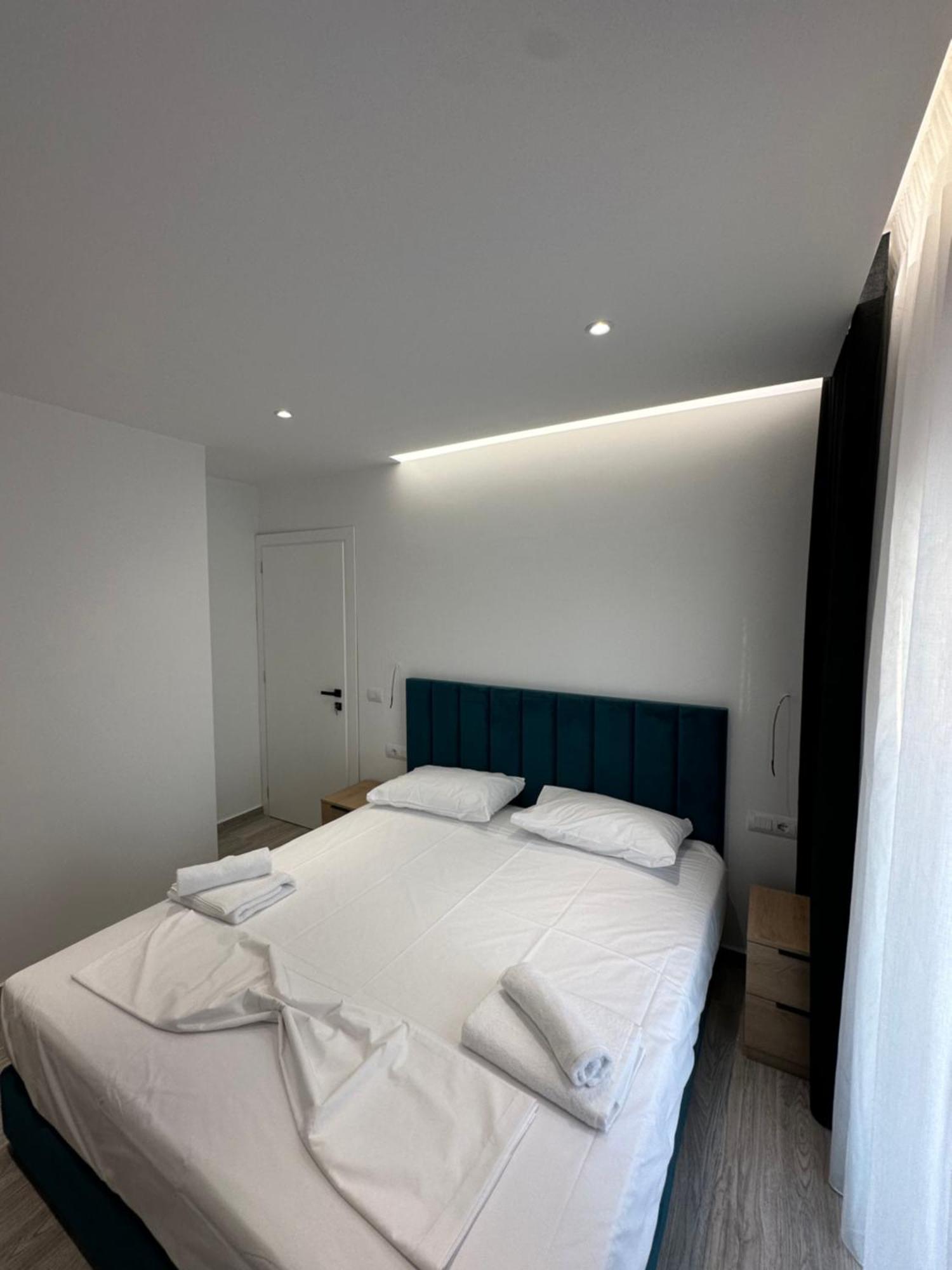 Io'S Apartments Sarande Exterior photo
