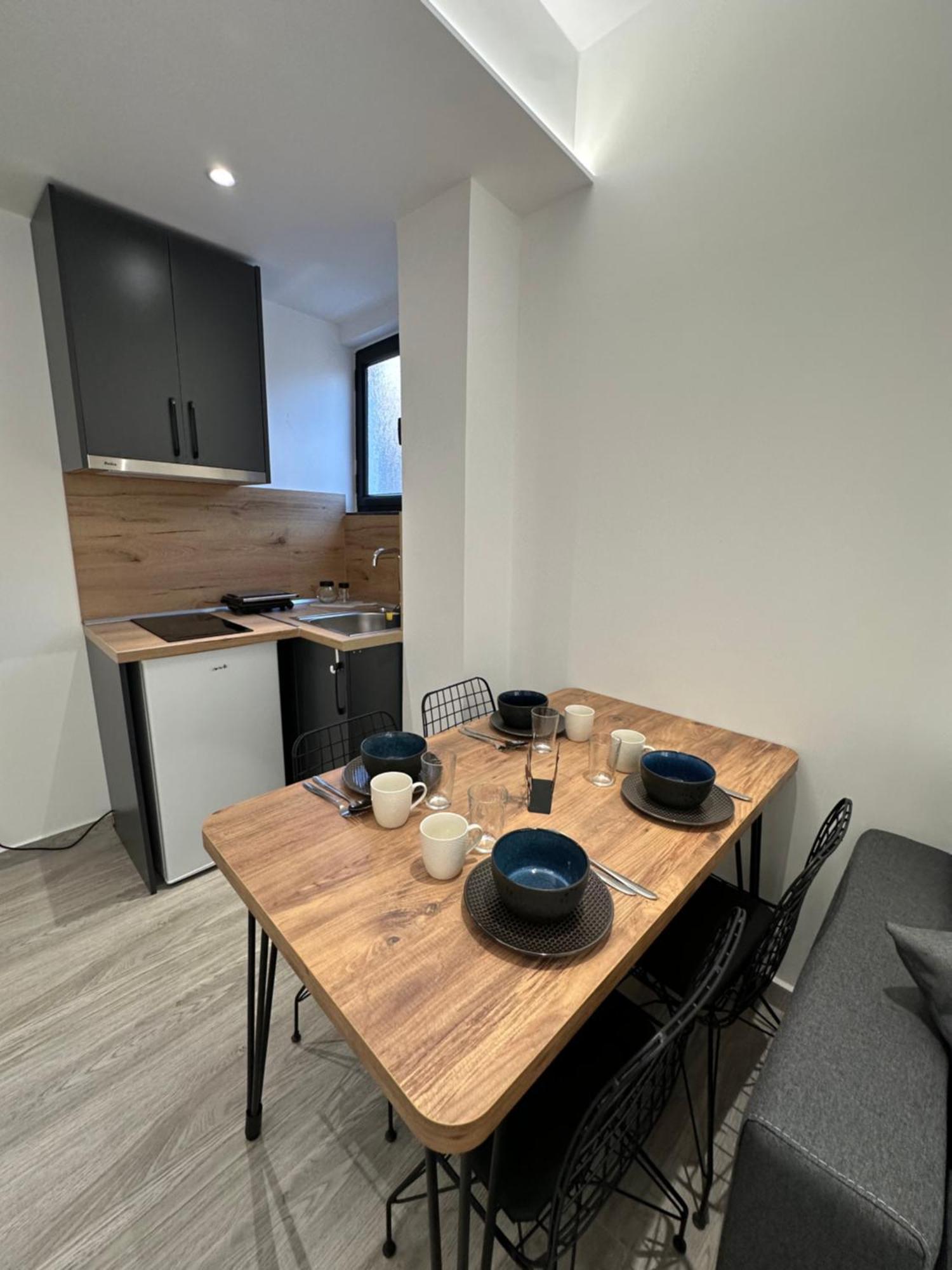 Io'S Apartments Sarande Exterior photo
