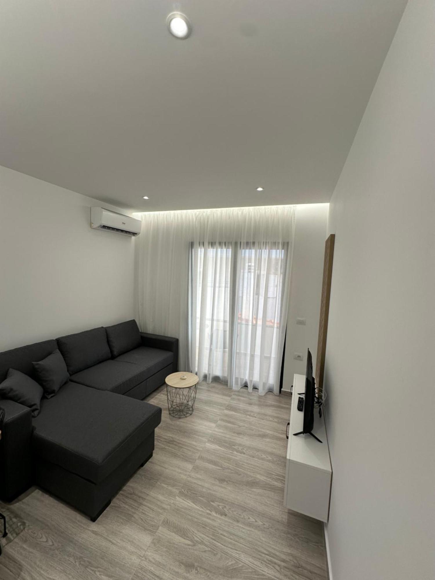 Io'S Apartments Sarande Exterior photo