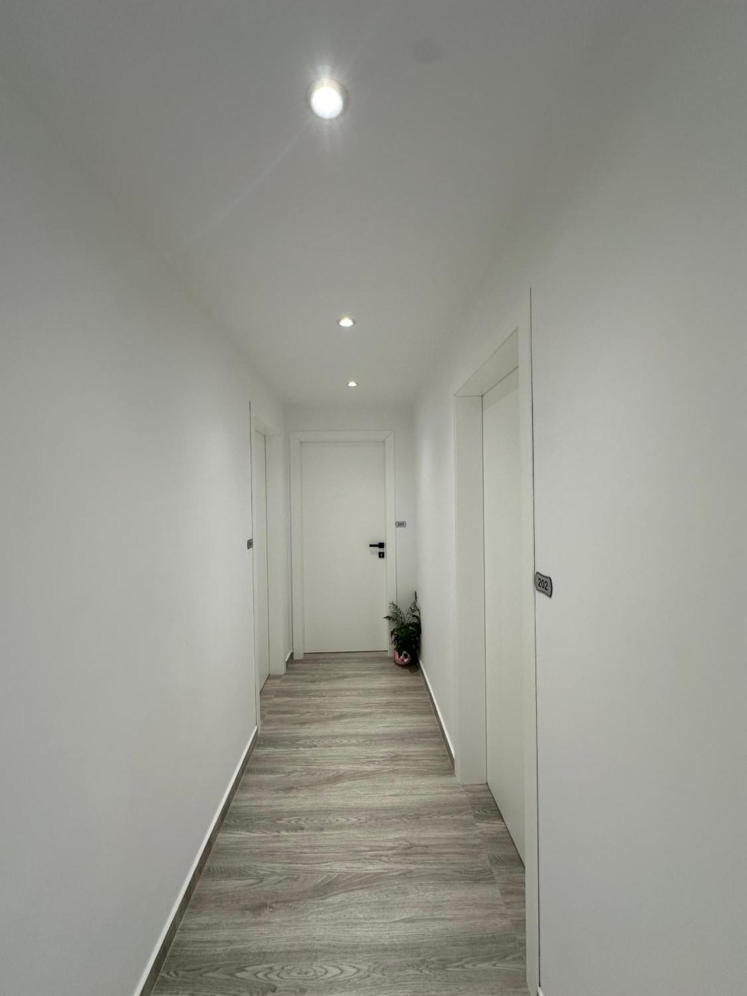 Io'S Apartments Sarande Exterior photo